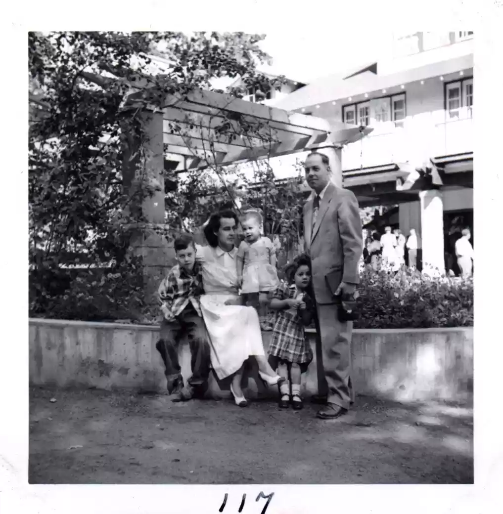 117-The LL Neff, family, Garden Home, Oregon